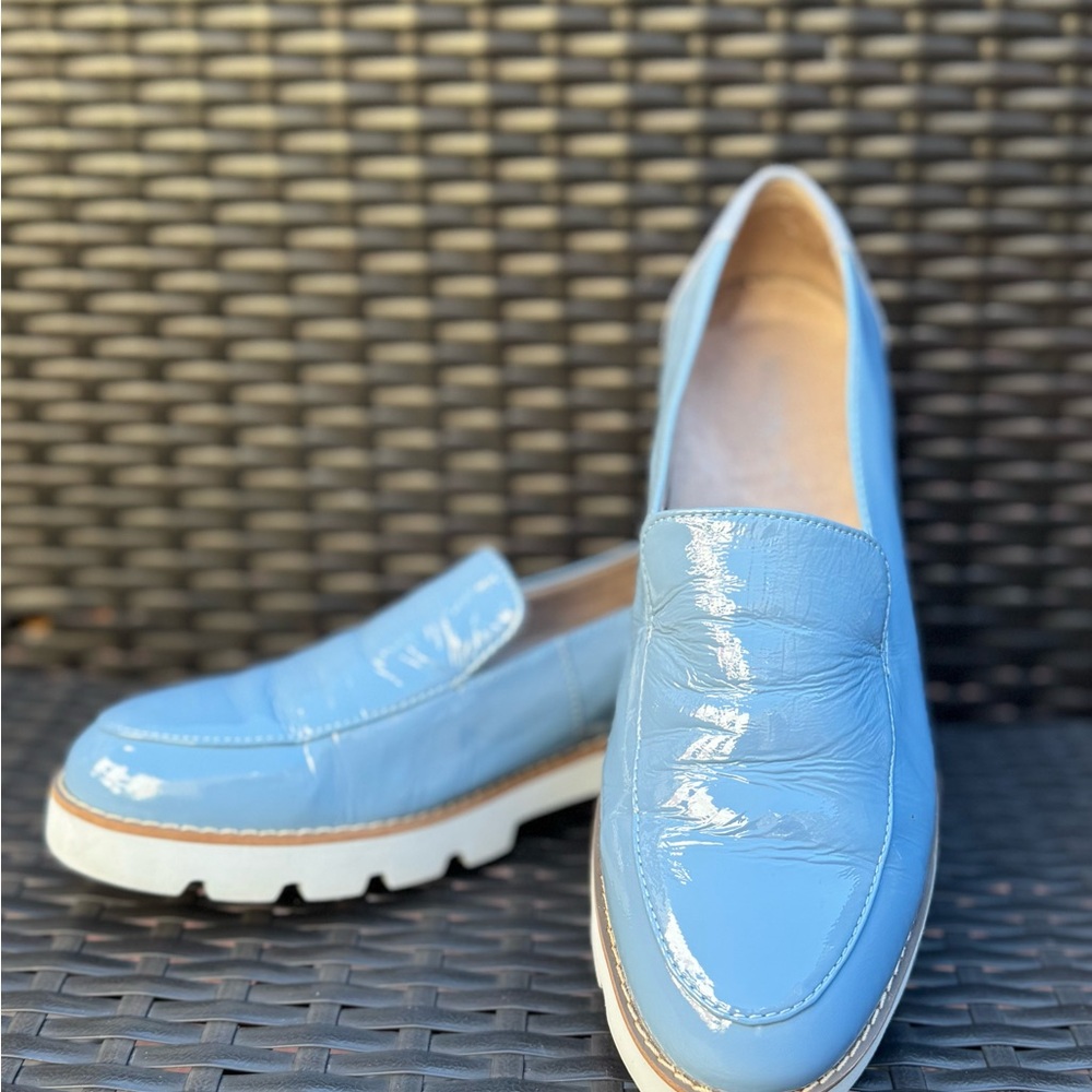 Vionic Kensley Loafer light blue glossy patent leather- W7- EU 37, chic lug sole